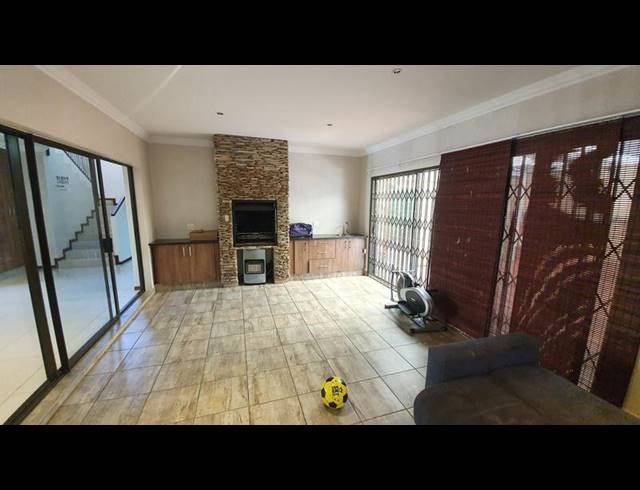 4 BEDROOM HOUSE FOR SALE IN ROSE ACRES ESTATE